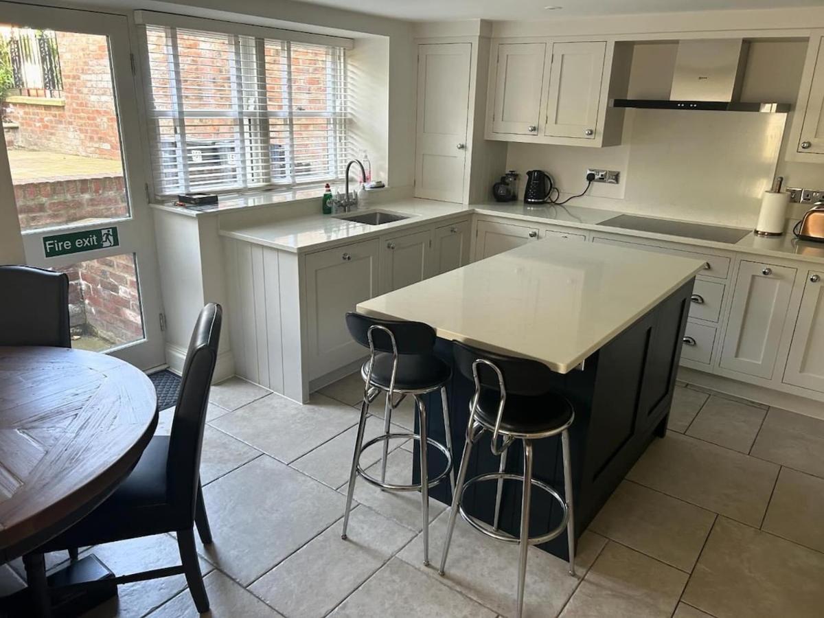 Holiday home Stunning House Near Racecourse *